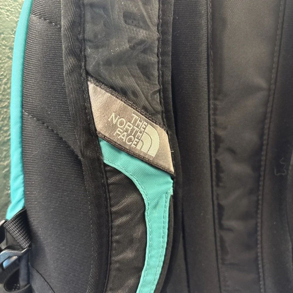 North Face Recon Women's Backpack School Work Hiking Padded Back Very Good Cond.